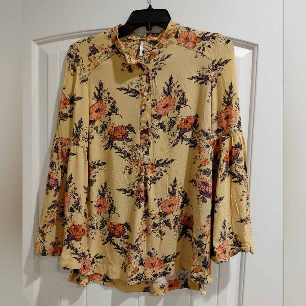 Free People Easy Girl Bellsleeve Mustard Floral V-Neck Button Front Top Size S - Picture 4 of 4